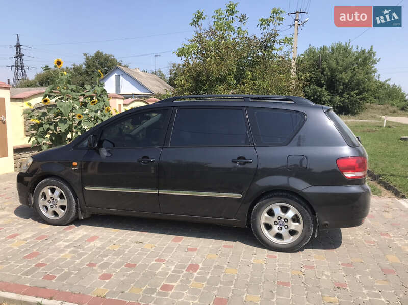 Минивэн Toyota Avensis 2002 в Каменец-Подольском