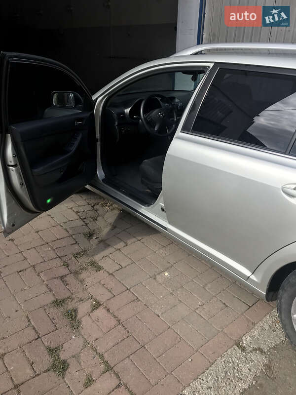 Универсал Toyota Avensis 2003 в Коломые