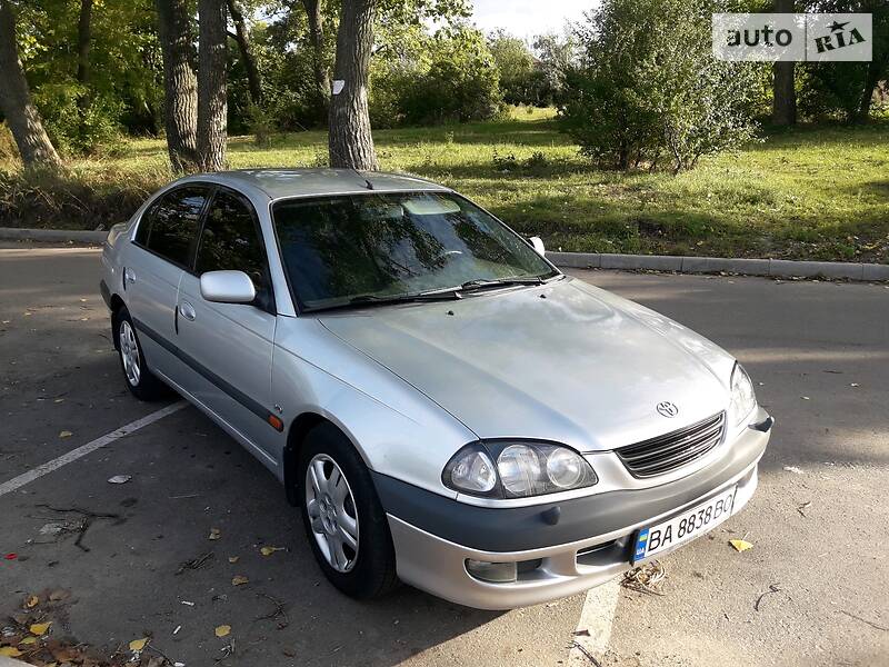 Седан Toyota Avensis 1999 в Кропивницком