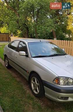 Лифтбек Toyota Avensis 2002 в 