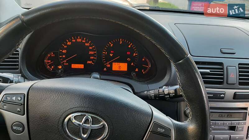 Седан Toyota Avensis 2007 в Житомире