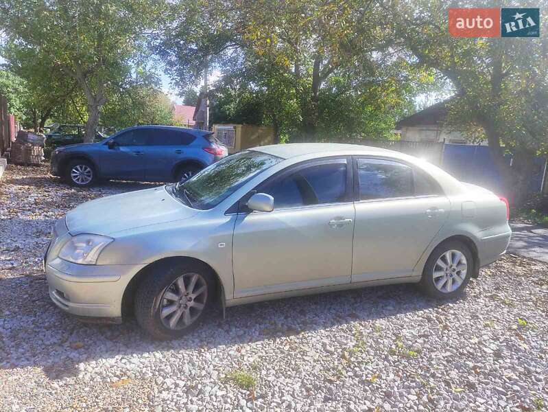 Седан Toyota Avensis 2005 в Кривом Роге