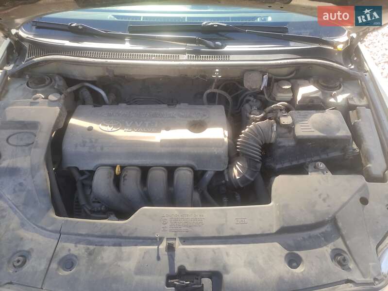 Седан Toyota Avensis 2005 в Кривом Роге