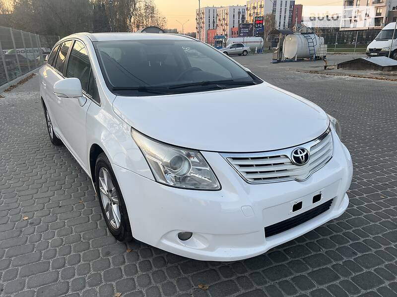 Універсал Toyota Avensis 2010 в Львові