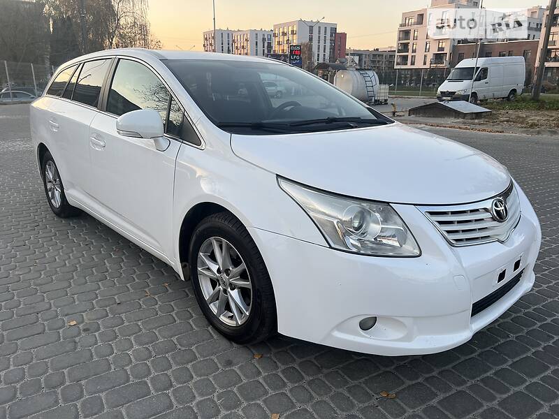 Універсал Toyota Avensis 2010 в Львові