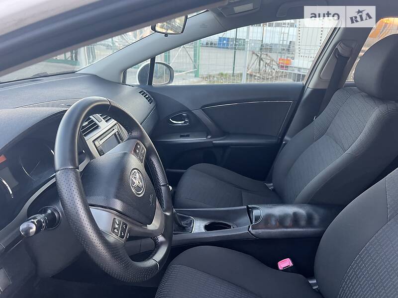 Універсал Toyota Avensis 2010 в Львові