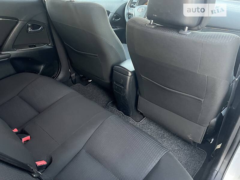 Універсал Toyota Avensis 2010 в Львові