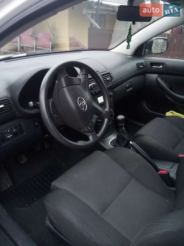 Хэтчбек Toyota Avensis 2008 в Ивано-Франковске