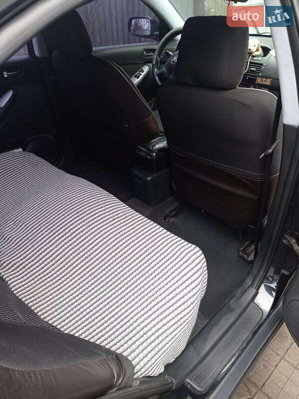 Седан Toyota Avensis 2003 в Ахтырке
