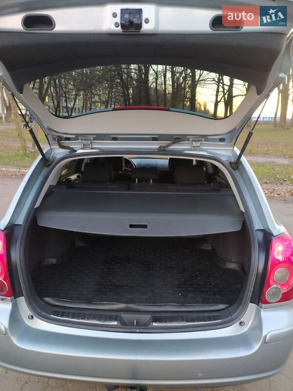 Универсал Toyota Avensis 2008 в Первомайске