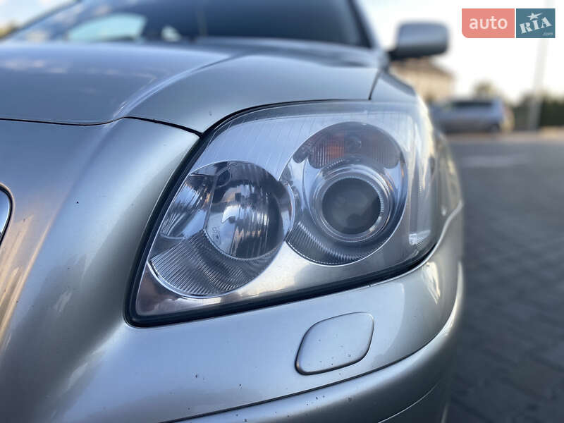 Седан Toyota Avensis 2004 в Виннице