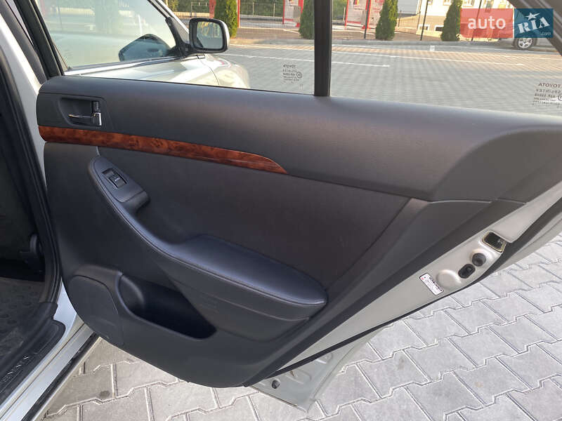 Седан Toyota Avensis 2004 в Виннице