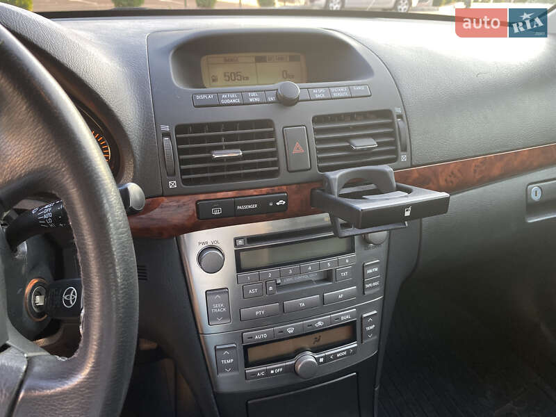 Седан Toyota Avensis 2004 в Виннице