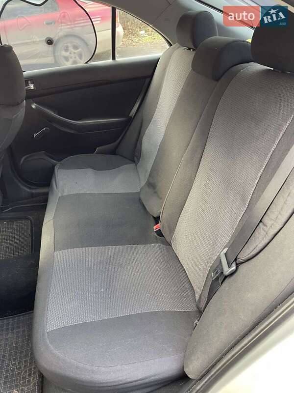 Ліфтбек Toyota Avensis 2004 в Гайвороні