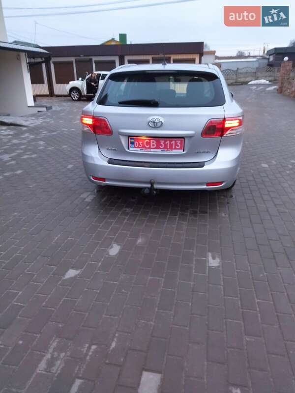 Универсал Toyota Avensis 2011 в Любешове