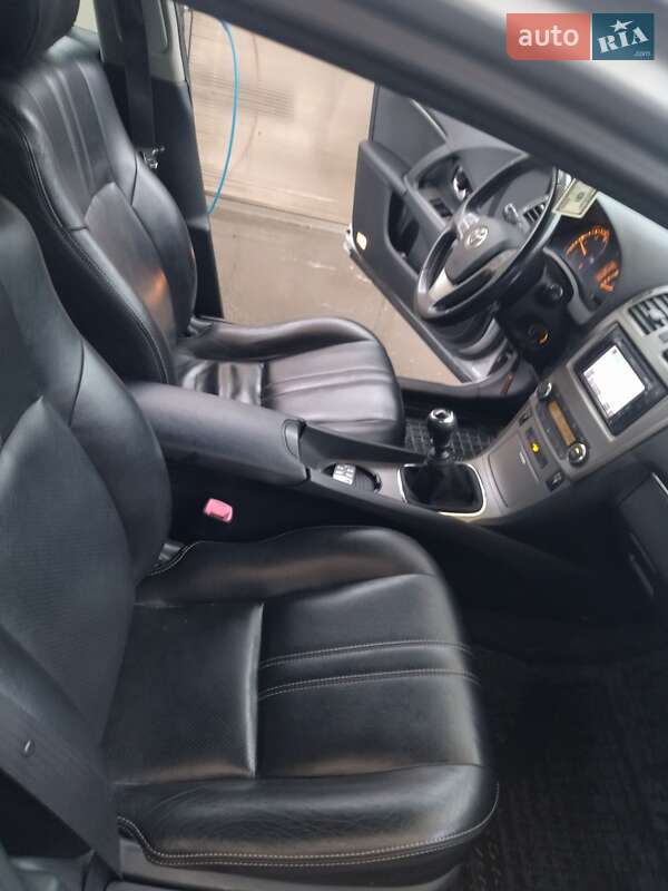 Универсал Toyota Avensis 2011 в Любешове