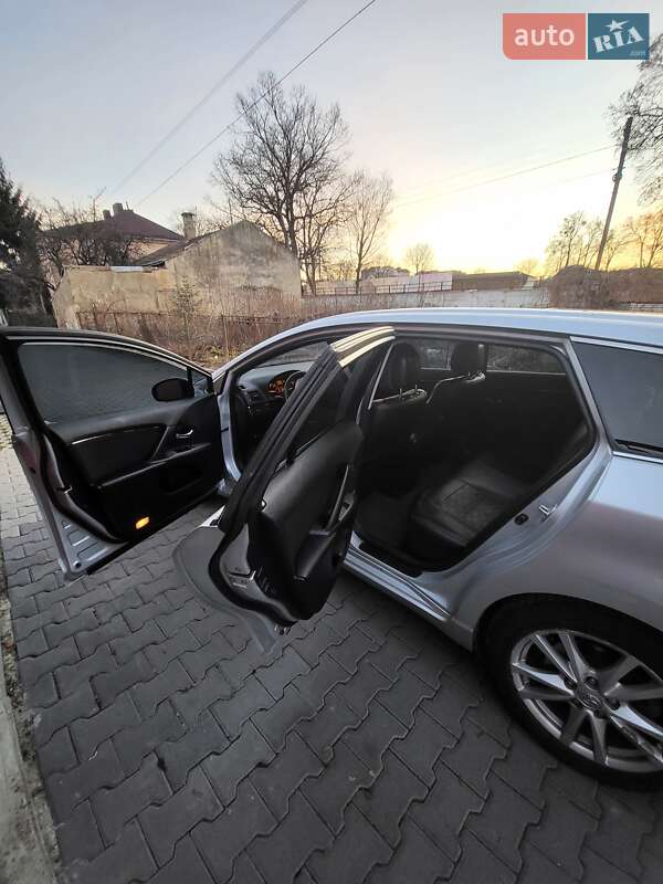 Універсал Toyota Avensis 2011 в Івано-Франківську