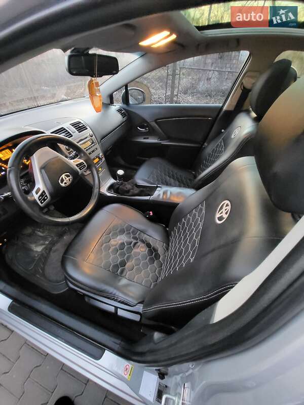 Універсал Toyota Avensis 2011 в Івано-Франківську