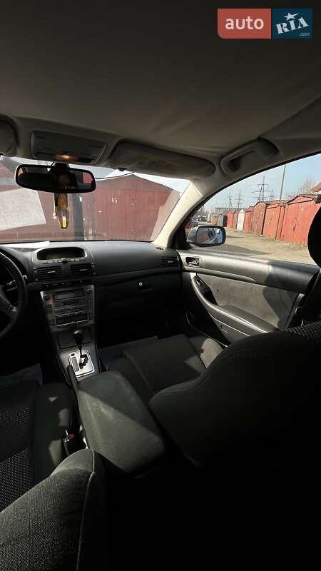 Седан Toyota Avensis 2005 в Львові