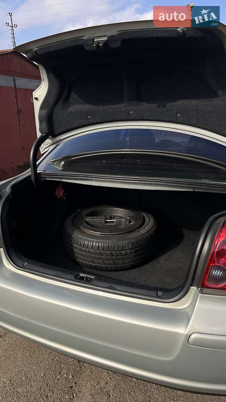 Седан Toyota Avensis 2005 в Львові
