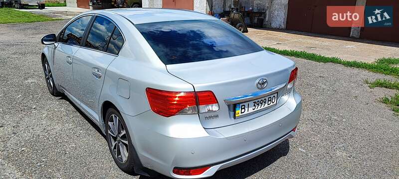 Седан Toyota Avensis 2012 в Пирятині