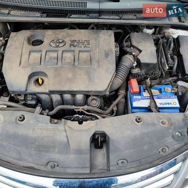 Седан Toyota Avensis 2012 в Пирятині
