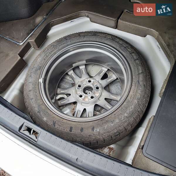 Седан Toyota Avensis 2012 в Пирятині