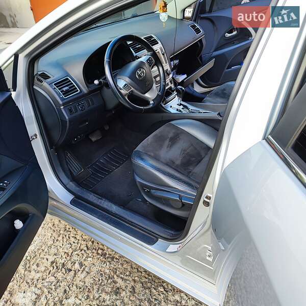Седан Toyota Avensis 2012 в Пирятині