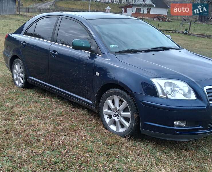 Седан Toyota Avensis 2004 в Верховине