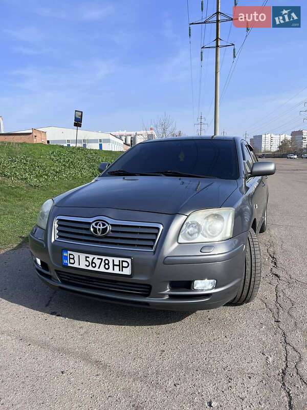 Седан Toyota Avensis 2005 в Полтаве