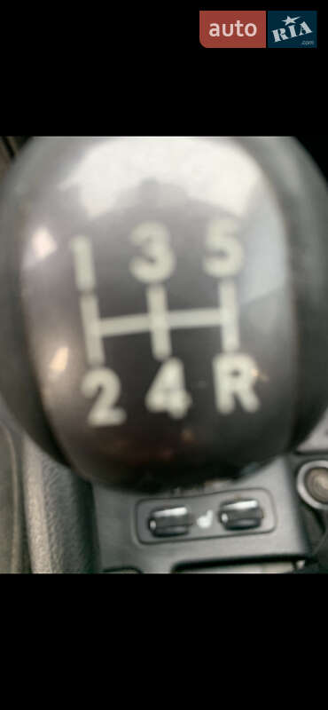 Седан Toyota Avensis 2005 в Самборе