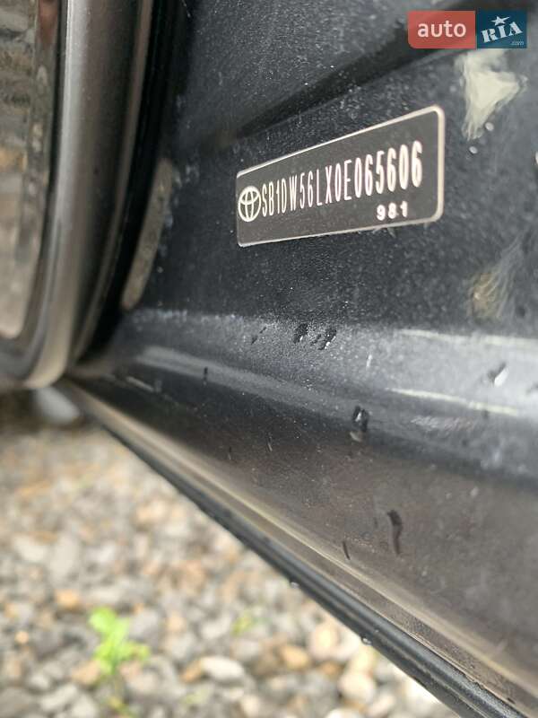 Седан Toyota Avensis 2005 в Самборе