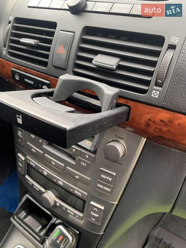 Седан Toyota Avensis 2005 в Самборе