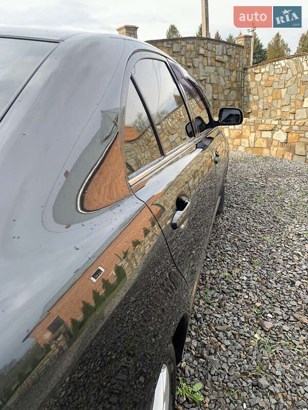 Седан Toyota Avensis 2005 в Самборе