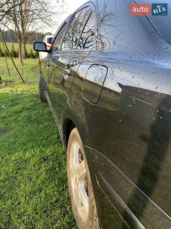 Седан Toyota Avensis 2005 в Самборе