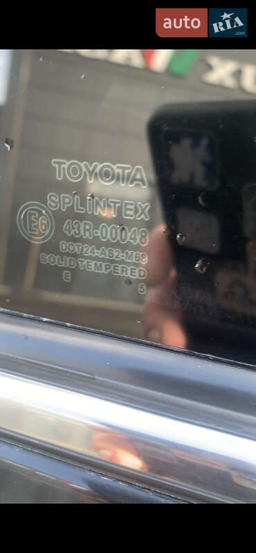 Седан Toyota Avensis 2005 в Самборе