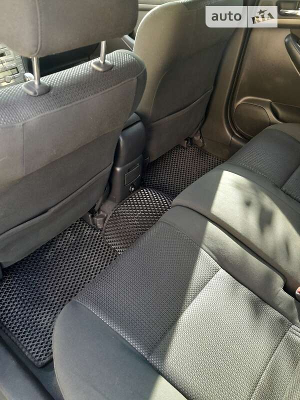 Універсал Toyota Avensis 2003 в Вознесенську