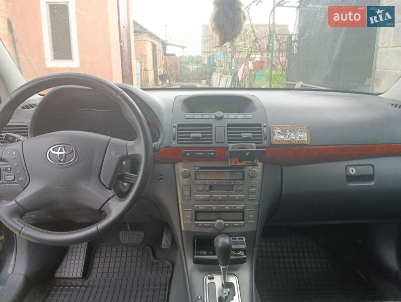 Седан Toyota Avensis 2004 в Никополе