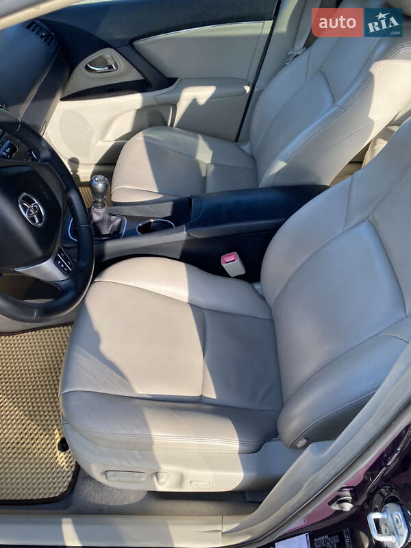 Універсал Toyota Avensis 2010 в Ужгороді