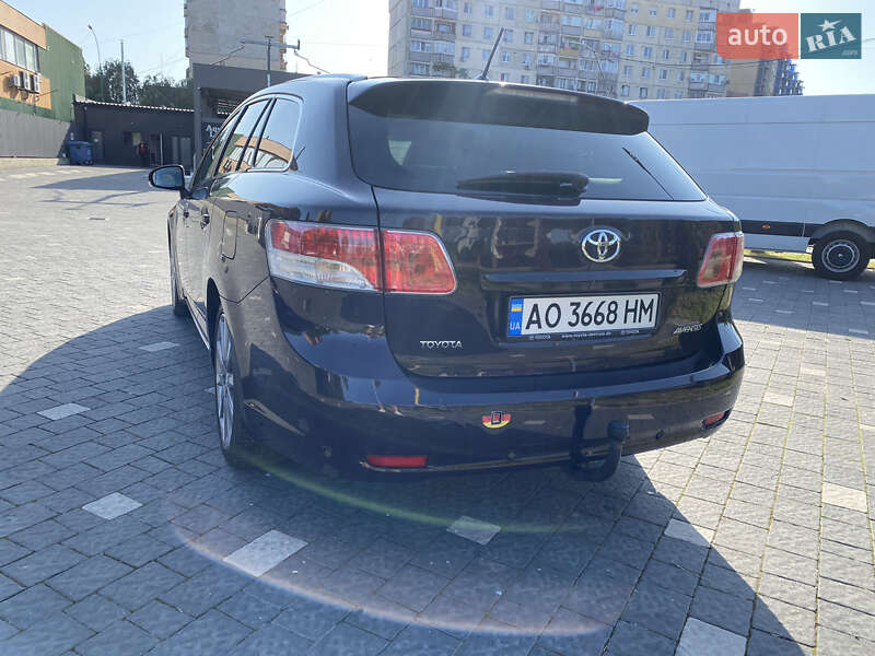 Універсал Toyota Avensis 2010 в Ужгороді