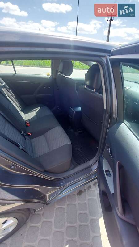 Универсал Toyota Avensis 2010 в Львове