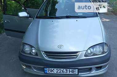 Седан Toyota Avensis 1999 в Костополе