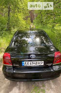Седан Toyota Avensis 2004 в Харькове
