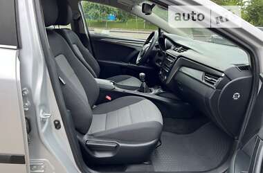 Седан Toyota Avensis 2015 в 