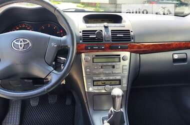 Универсал Toyota Avensis 2004 в 