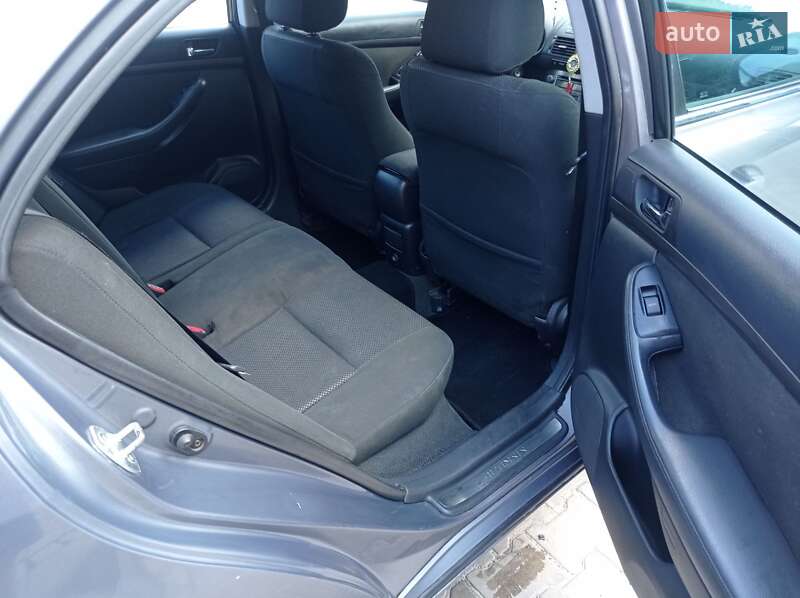 Ліфтбек Toyota Avensis 2005 в Львові