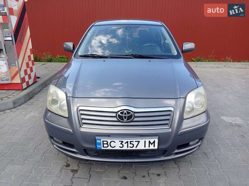 Ліфтбек Toyota Avensis 2005 в Львові