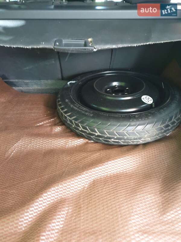 Універсал Toyota Avensis 2003 в Чорткові