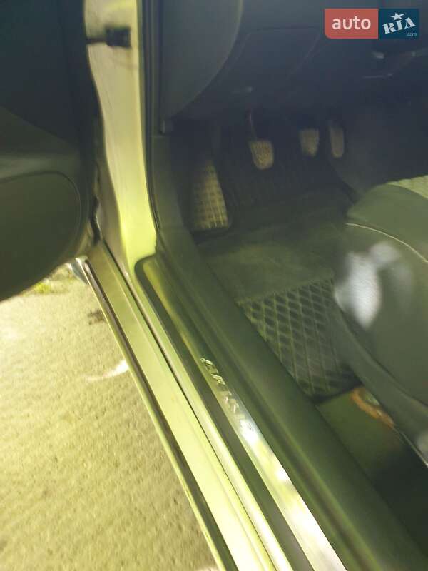 Універсал Toyota Avensis 2003 в Чорткові