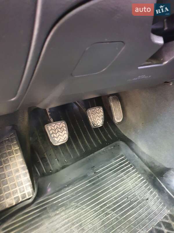 Універсал Toyota Avensis 2003 в Чорткові